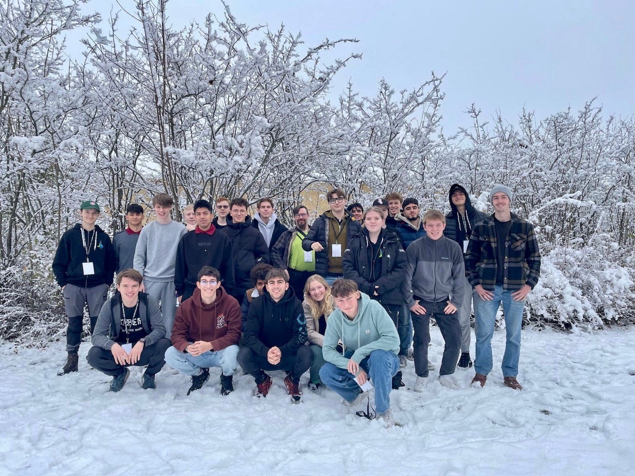 Elevdeltakerne i sn&oslash;en.jpg