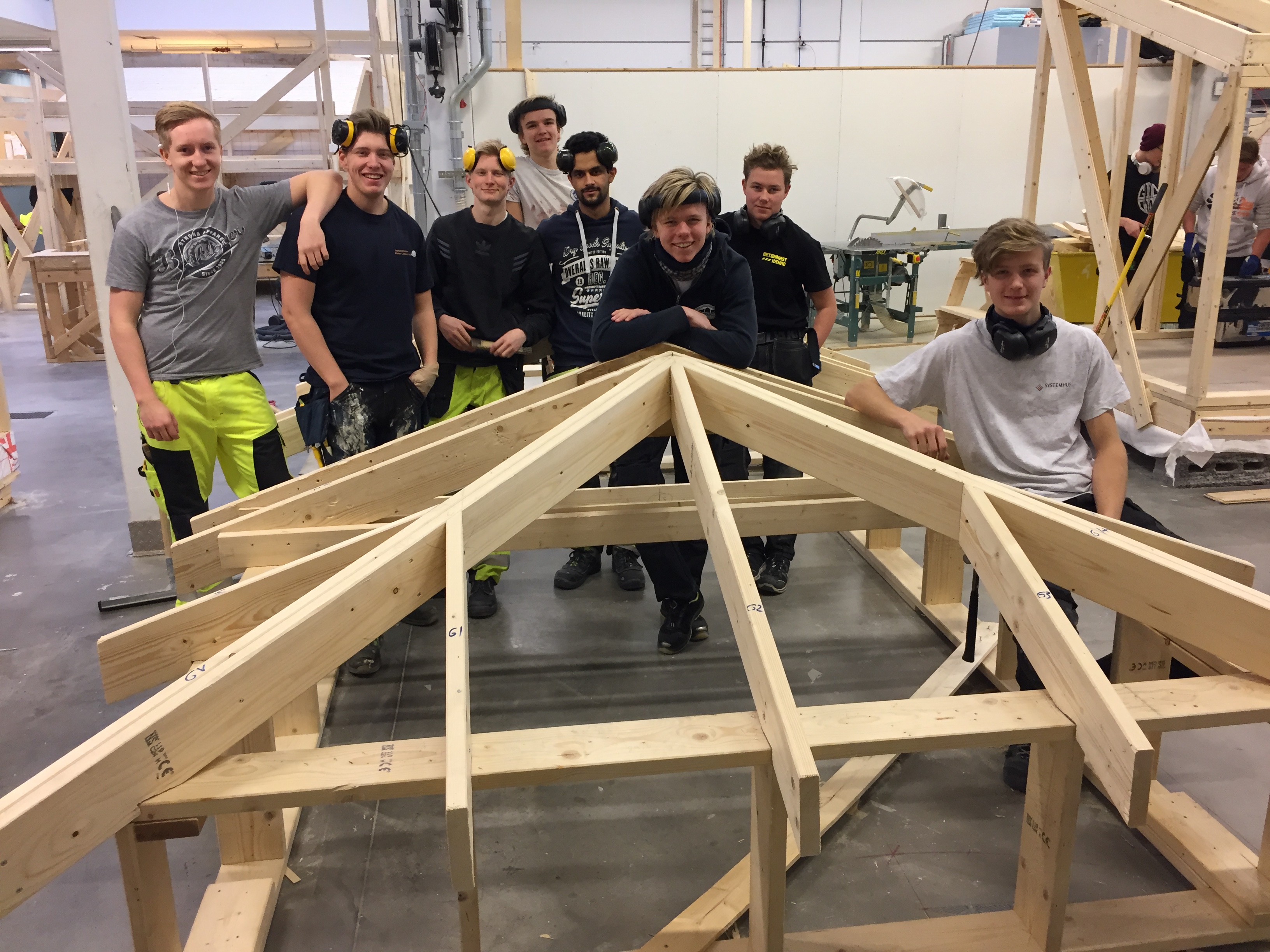 Tømrere-in-spe i bygghallen