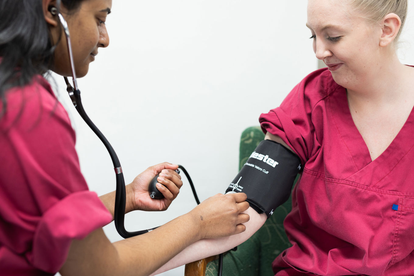 Kubenelever som måler blodtrykk