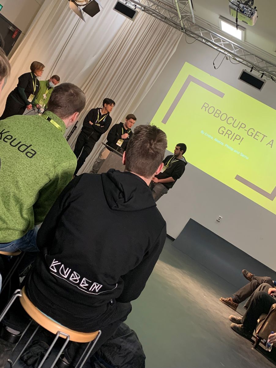 MC1 Endres lag presenterer