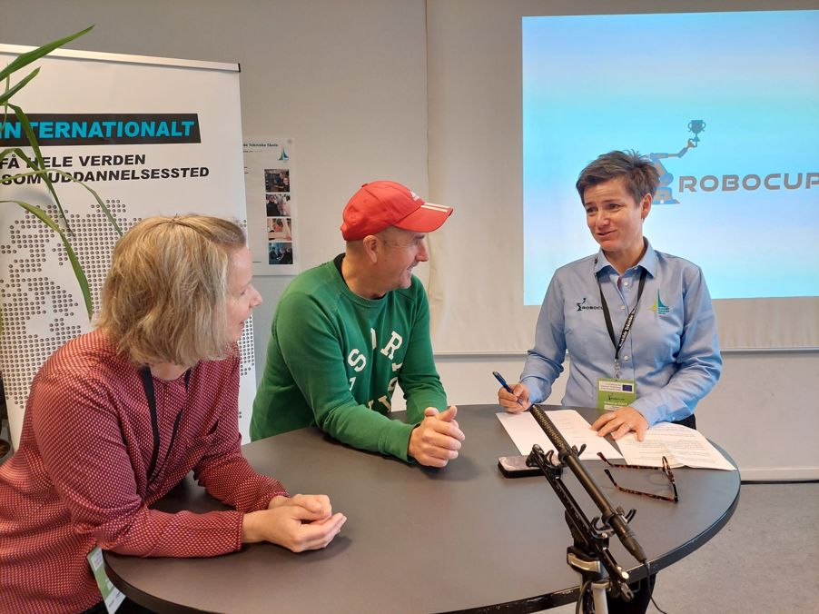 MC2 koordinator Kristin (Kuben), filmsjef Aku (Keuda) og koordinator Pernille (Roskilde)