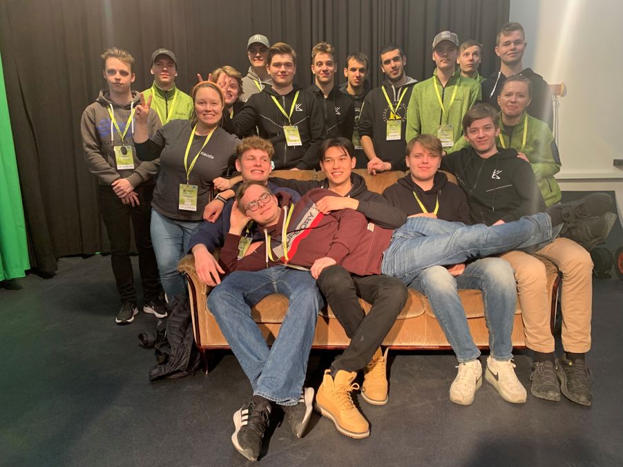 MC1 Elever med Suvi og Iina fra Keudas