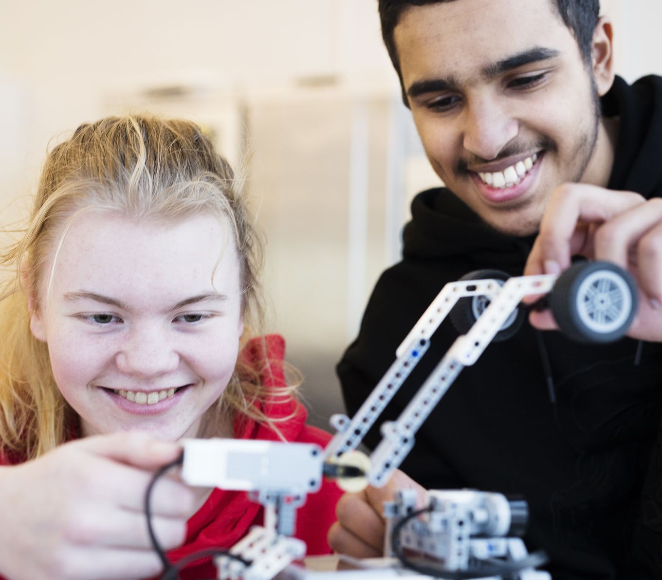 Foto: Oda og Mubin med arduino Oda og Mubin med arduino