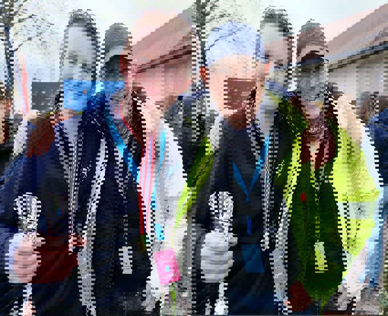 Foto: Byggmesteren Jesper sammen med Kubenlærer og veileder Kjetil Hardal