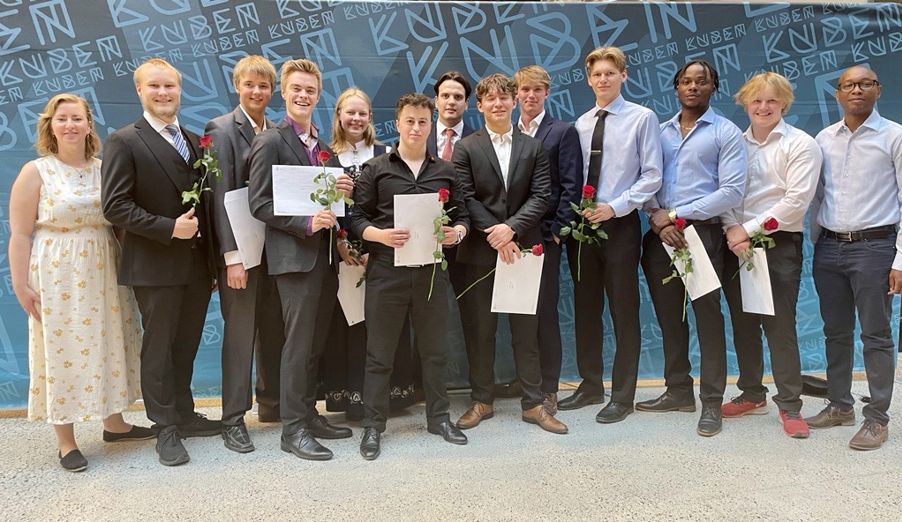 Foto: 4BYSK med lærere Ingrid og Felix 4BYSK med lærere Ingrid og Felix