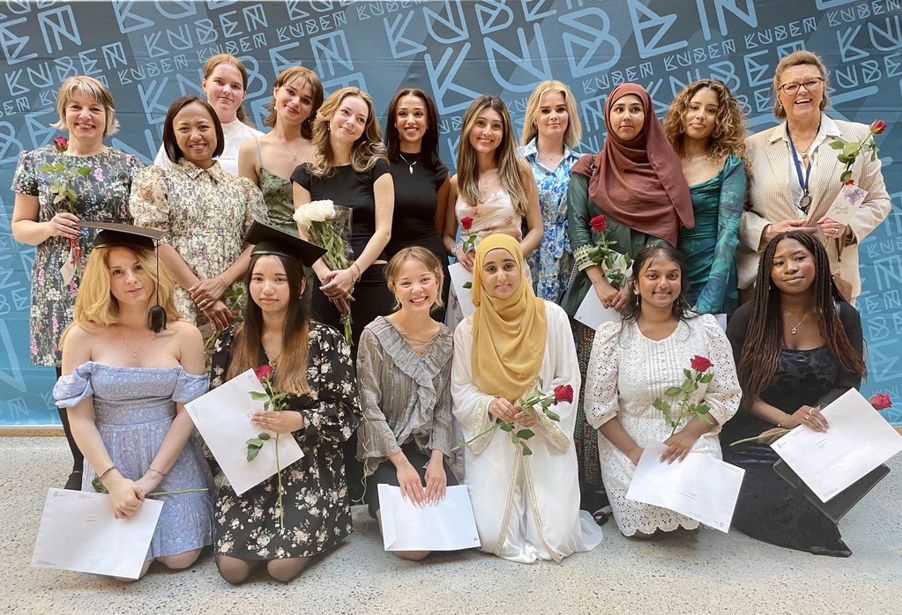 Foto: 4HYSK med lærere Camilla, Mysa og Grethe 4HYSK med lærere Camilla, Mysa og Grethe