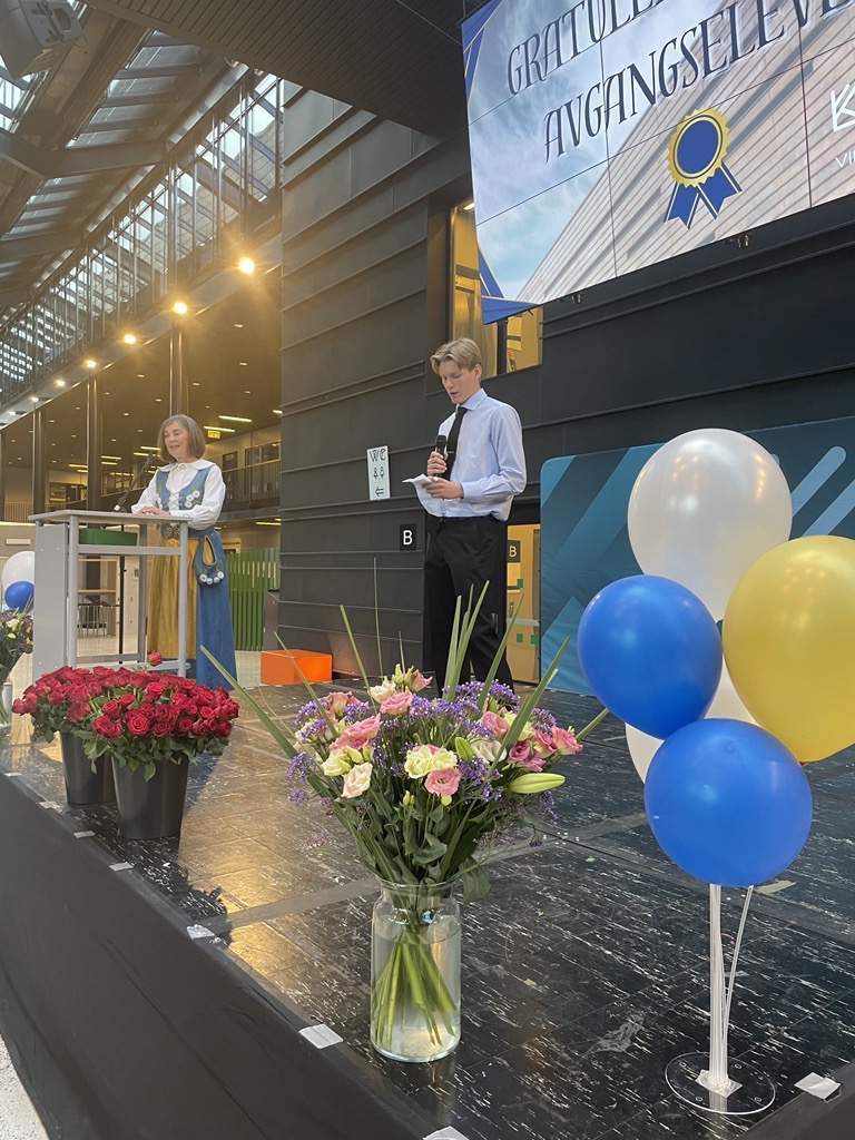 Elev Jonas fra 4BYSK ledet sangen