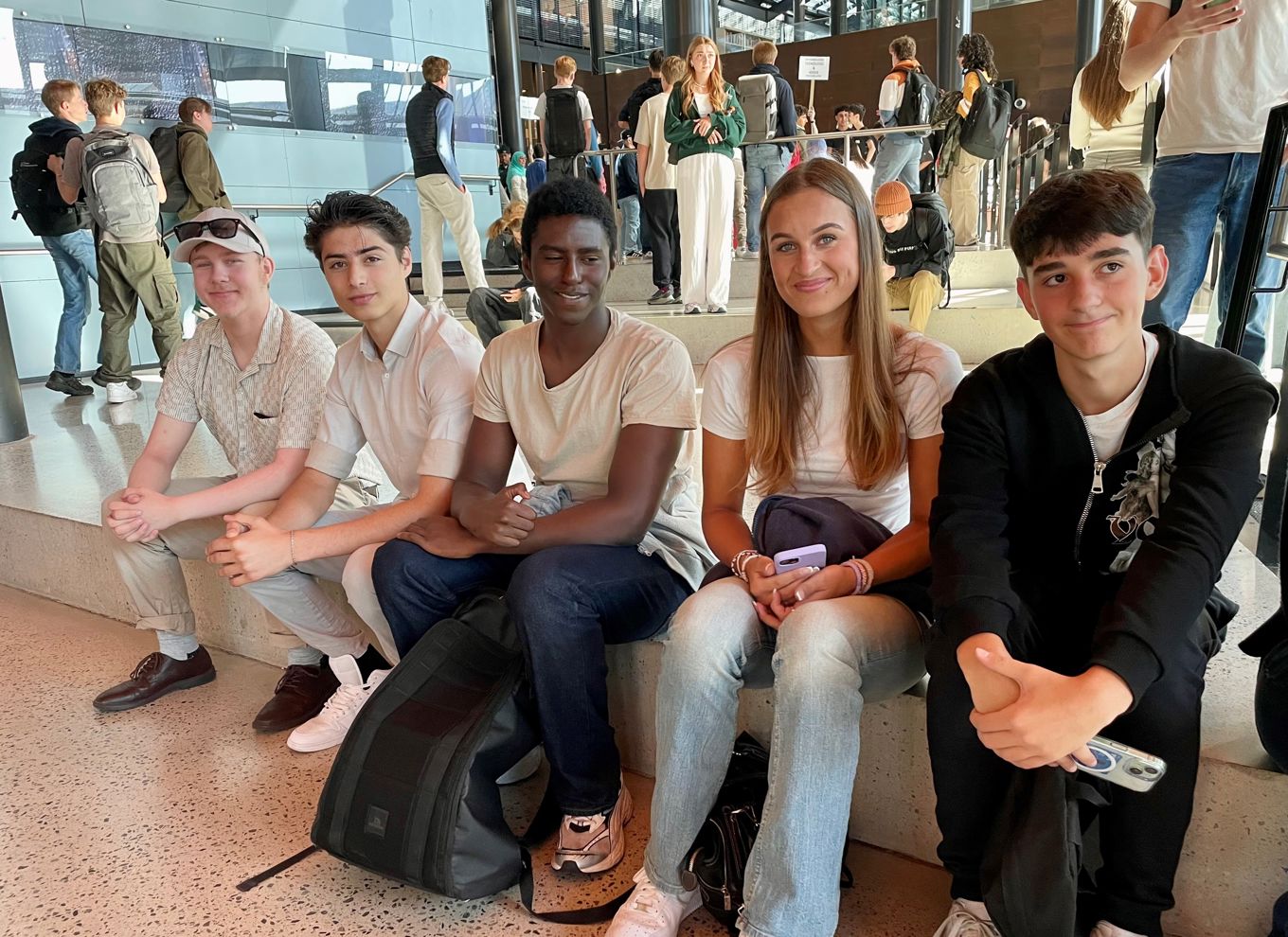 Foto: Kuben Vg1-elever og venner som skal starte på forskjellig program på Kuben