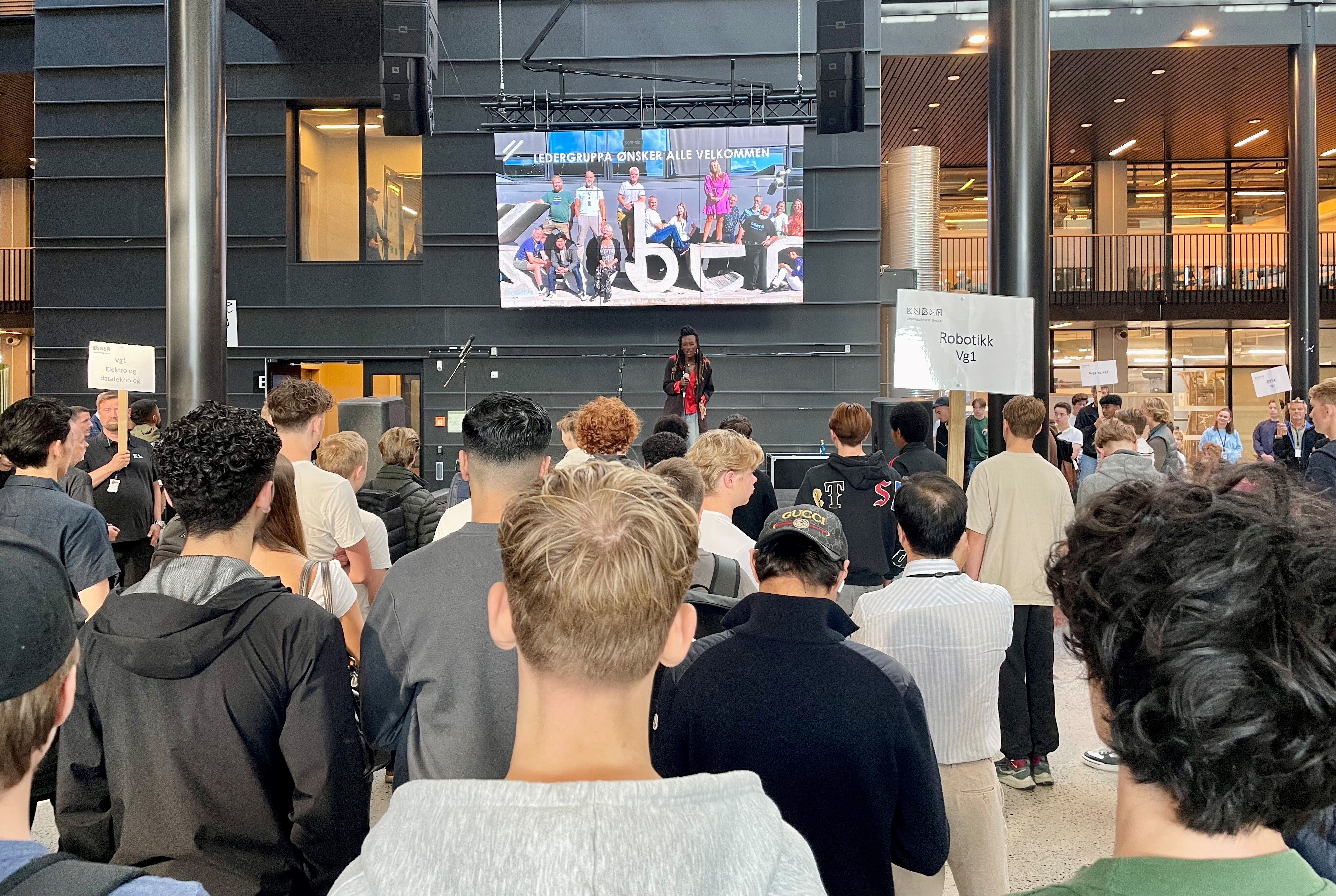 Adama Janlo synger Kubensangen You got this!