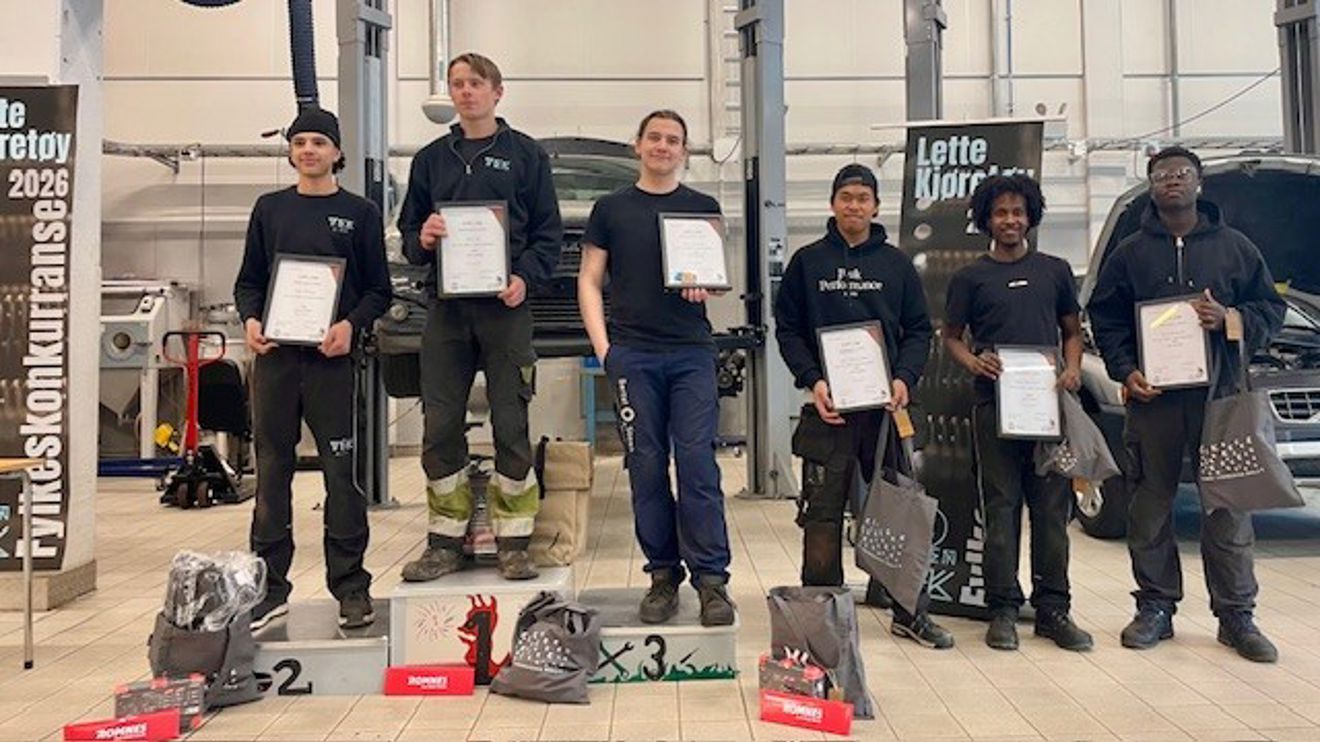 Foto: Kuben 2. plass Adam, 1. plass Jakob, 3. plass Linus og de øvrige deltakerne; Hamsa, Salman og Aaron.