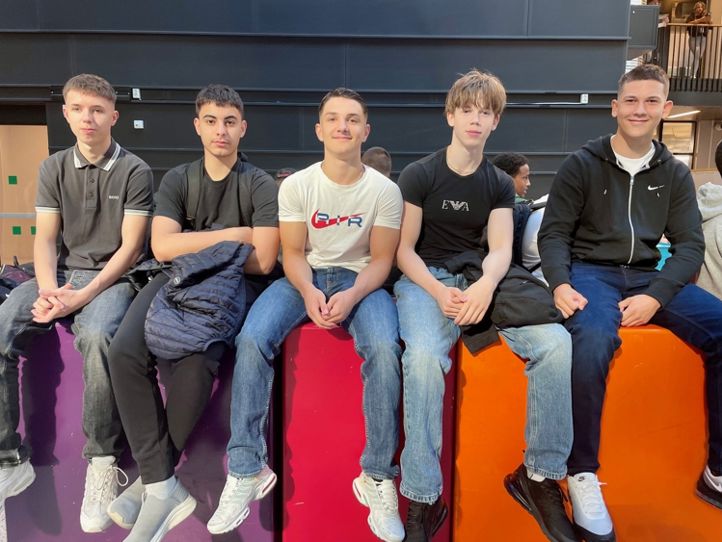 Nye elever på Vg1 elektro; Nikolai, Darin, Miron, Denisas og Danilo
