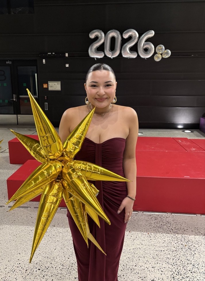 en person i rød kjole