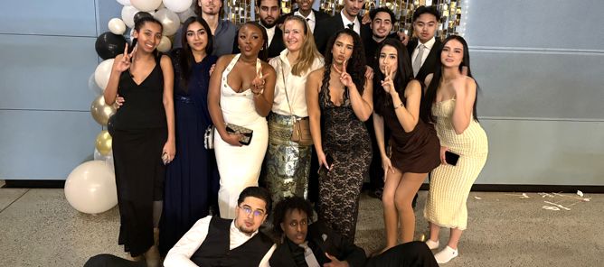 Foto: 3STC med lærer Charlotte klasse elever med lærer