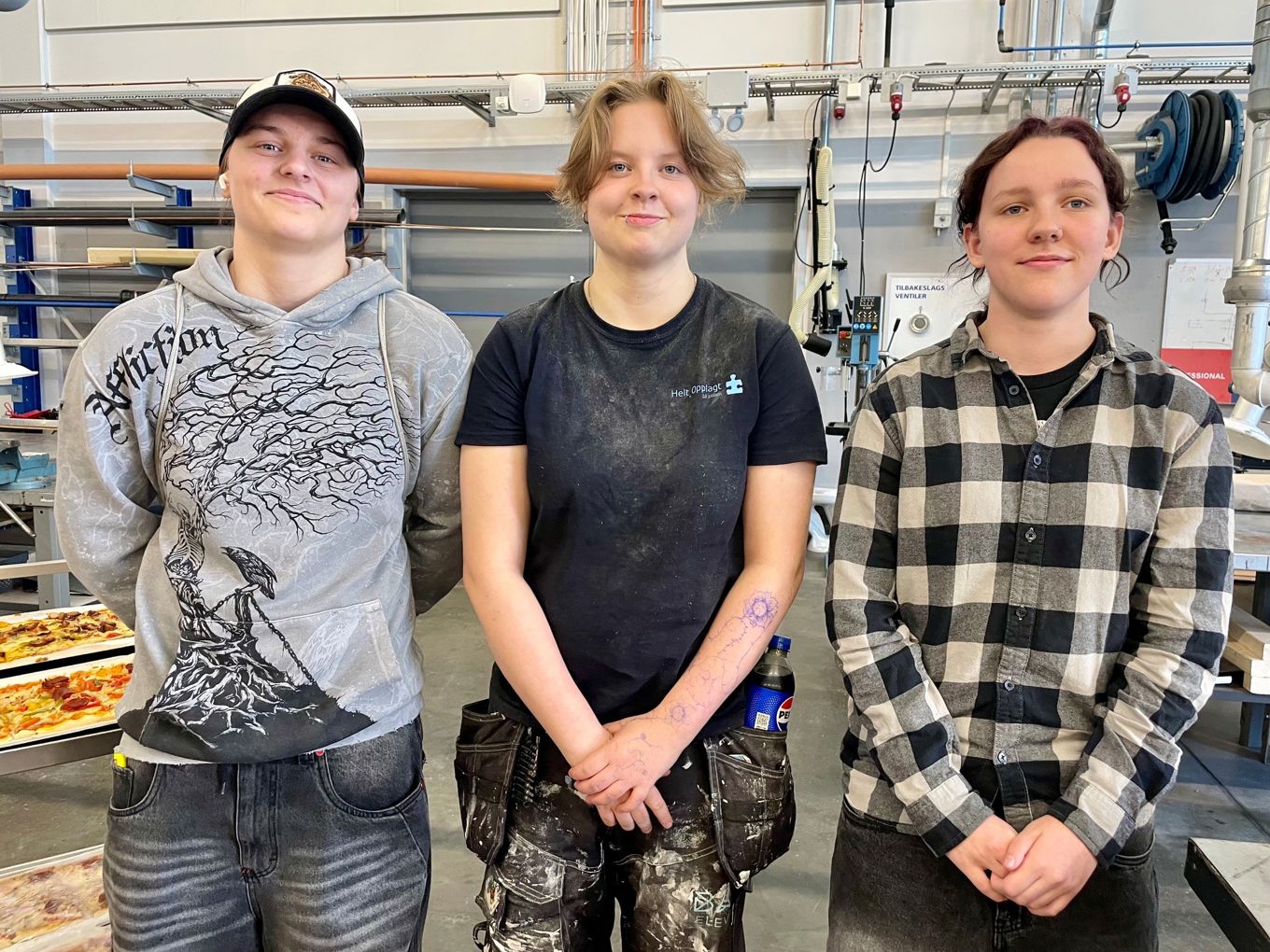 Signe, Kornelia og Henriette fra Kjøretøy og tømrer