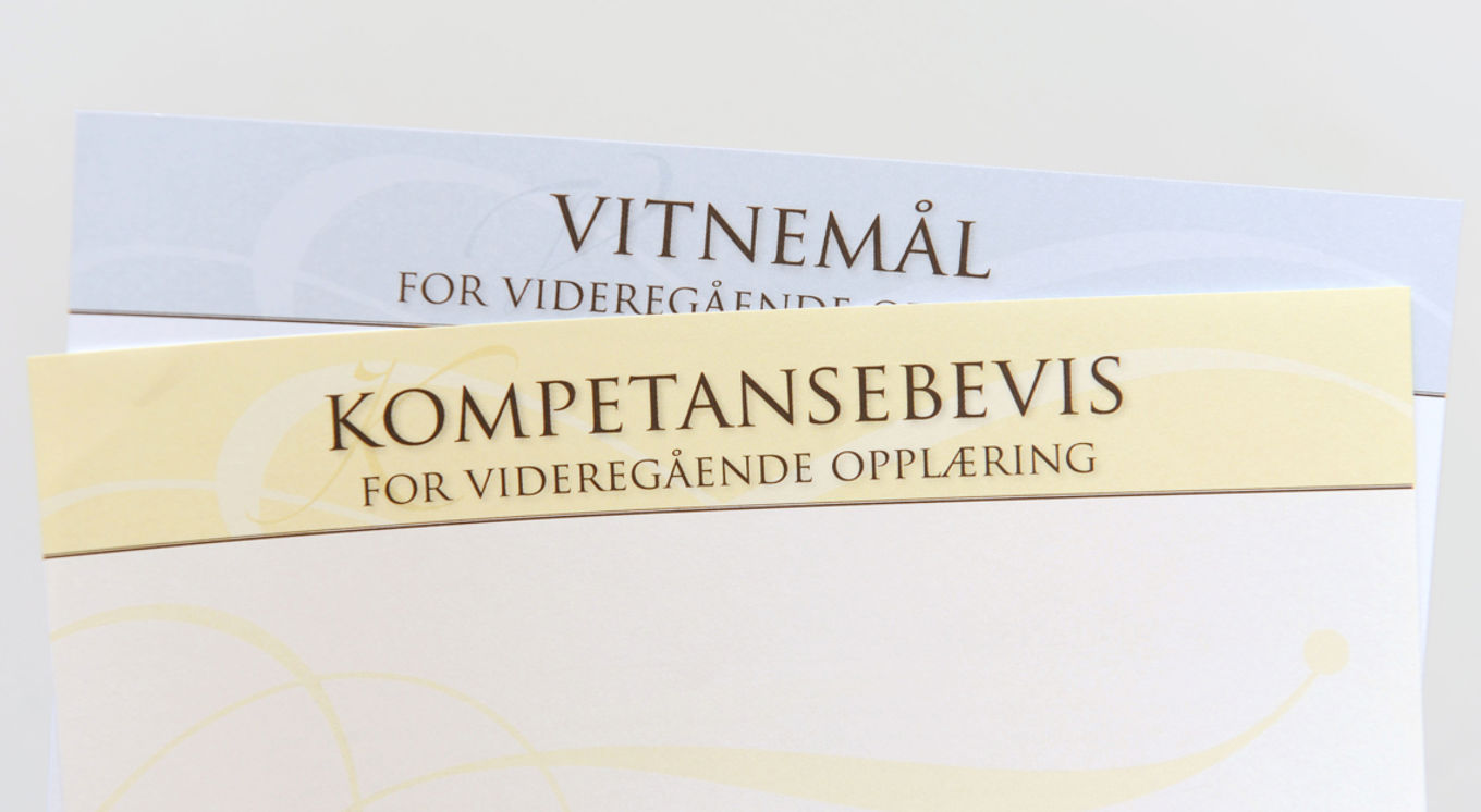 Foto: Vitnemål og kompetansebevis Vitnemål og kompetansebevis